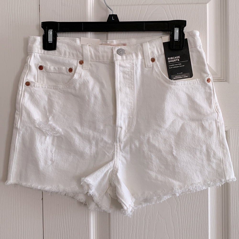 LEVI'S Ribcage Short in Mother Of Pearl Stretch Size 28 from REVOLVE - Picture 6 of 8